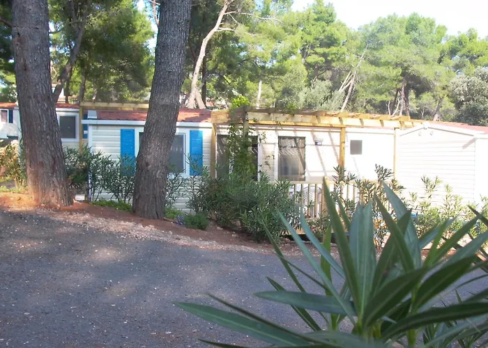 Kamp alanı Village Poljana Mali Lošinj