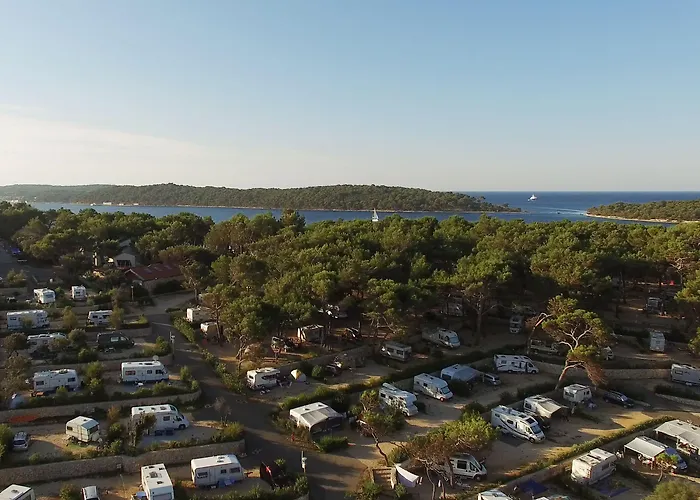 Village Poljana Kamp alanı Mali Lošinj